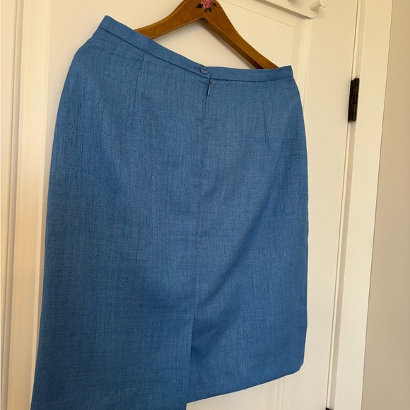 Tailored pencil skirt - Picture 2 of 4